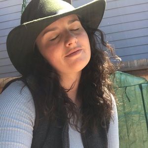 Meet your Posher, Luna